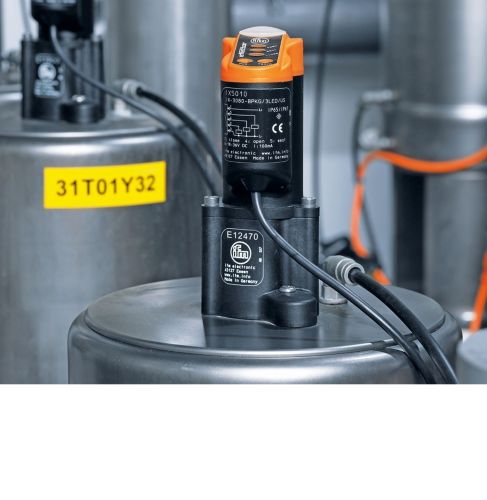 Teaser image of the article: Position feedback for rising stem valves. Precise monitoring of rising stem valves. efector valvis resolves the stem travel down to 0.2 mm.